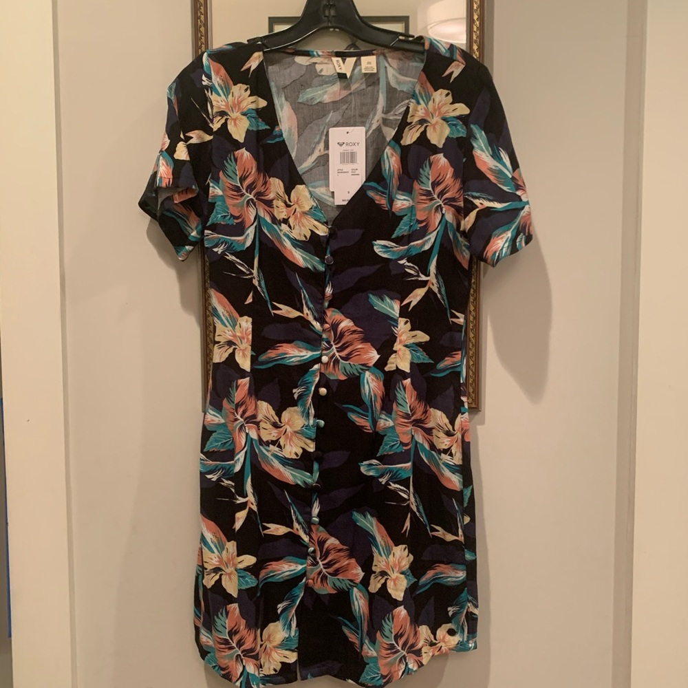 Roxy dress S. Tags still on. Never worn